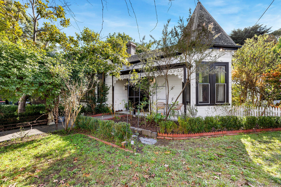 How to Styling a 125-year-old Australian cottage (1895)?