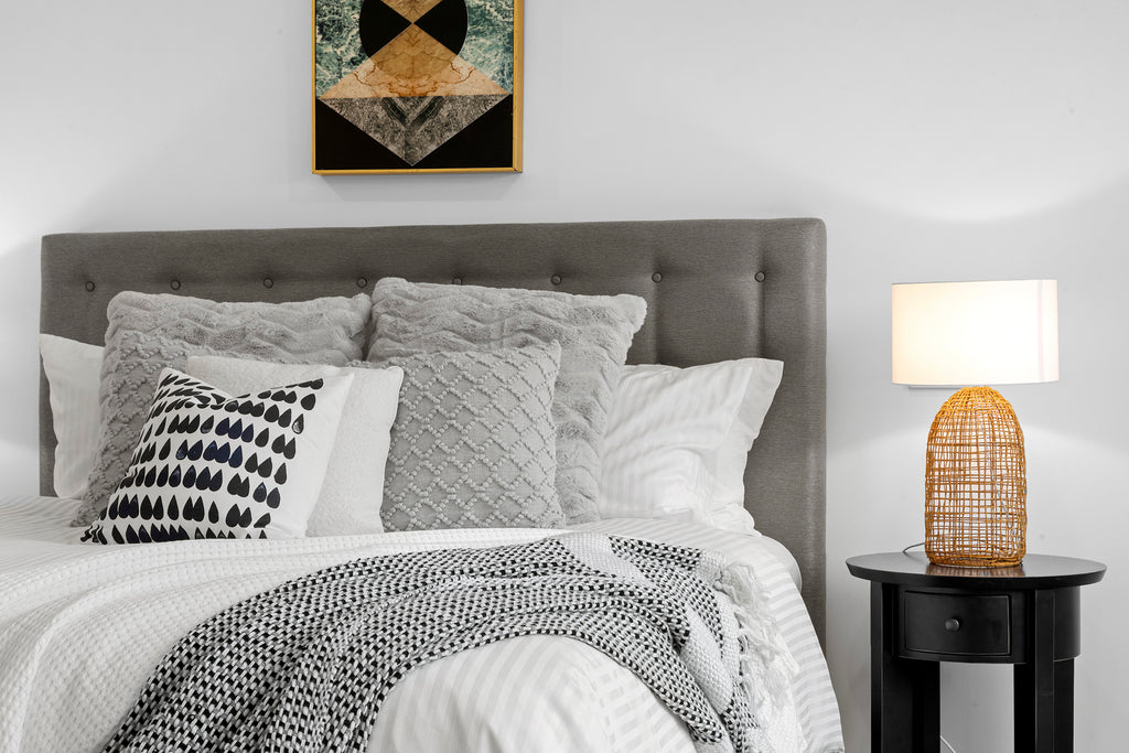 White 1 cm Stripe Super King Size Bed Setting